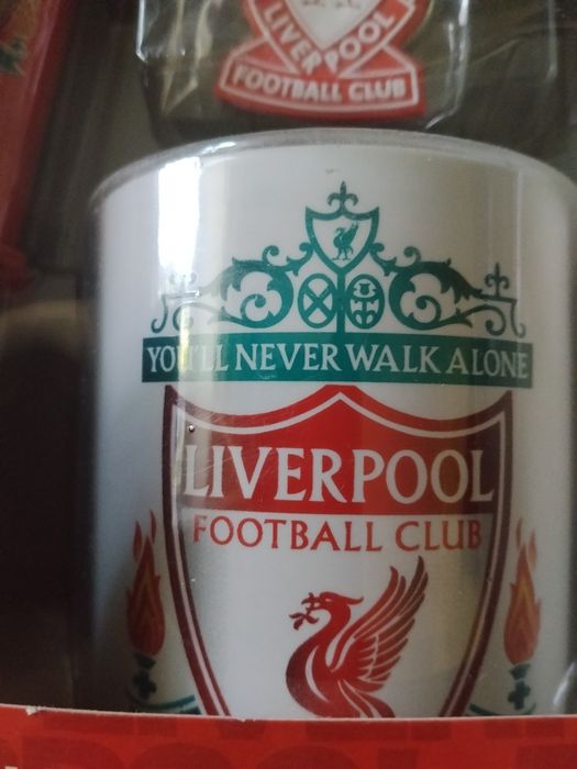 Vând Set  pentru fanii echipei Liverpool