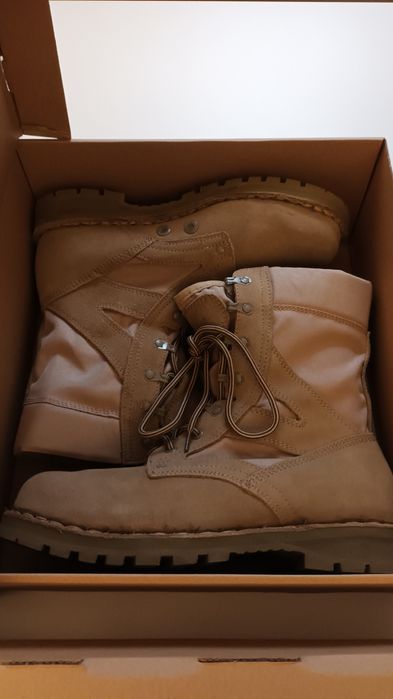 Vând bocanci vara iarna