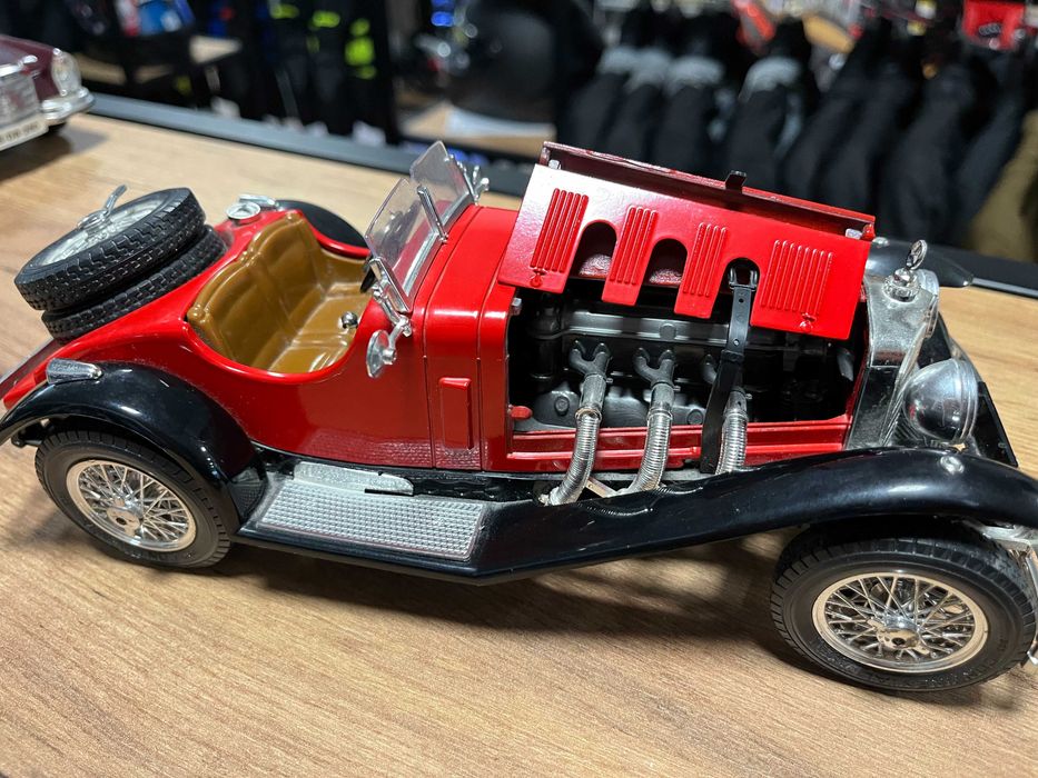 BBURAGO метален колекционерски модел MERCEDES BENZ SSK 1928г.1:18