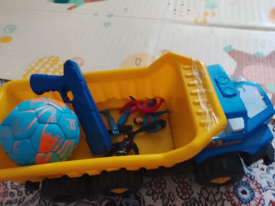 Игрушки отдам даром
