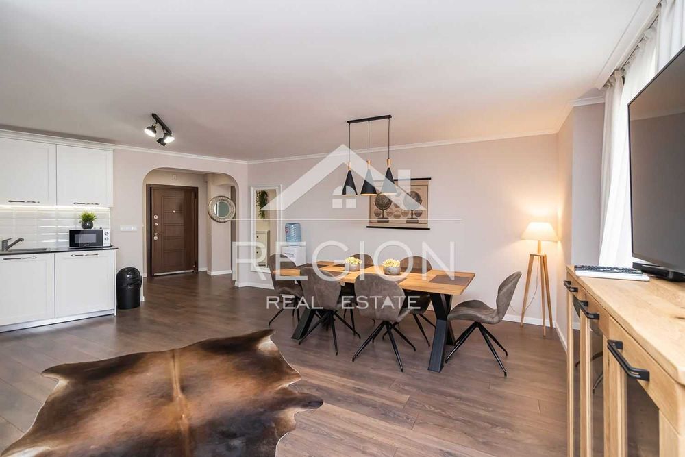 Дава се под наем Тристаен апартамент в Варна, Център - 105 кв.м за 1320 € - Снимка #3