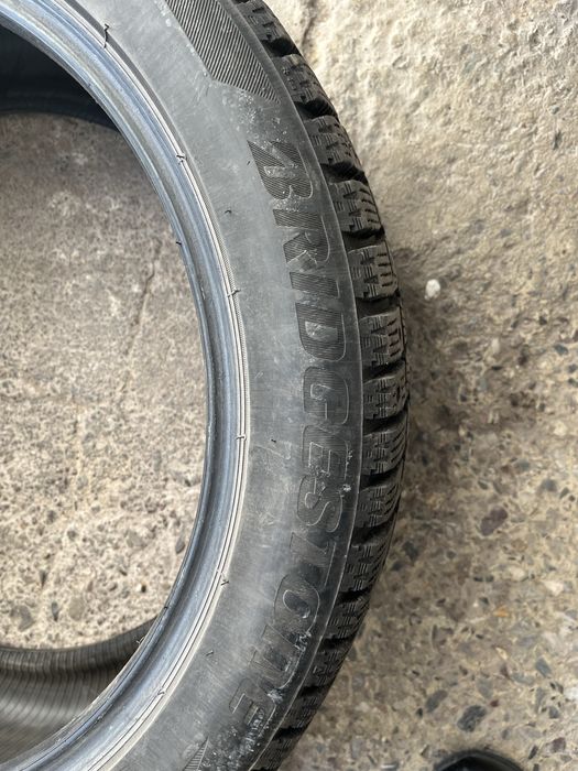 Продам резину 235,45,18