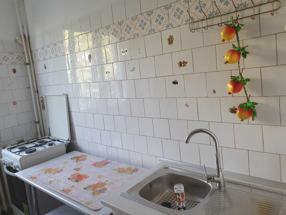 Proprietar vand apartament 3 camere la 7 minute de metrou, Emil Racovita, Piata Straduintei,  liber