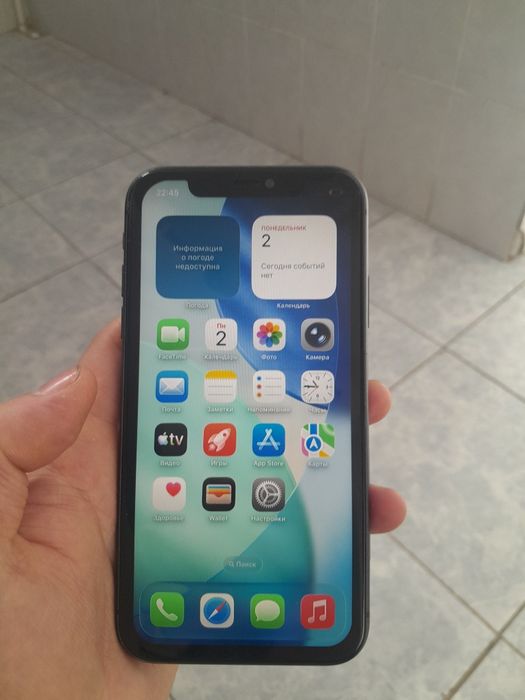 Продаю 11 айфон хороший