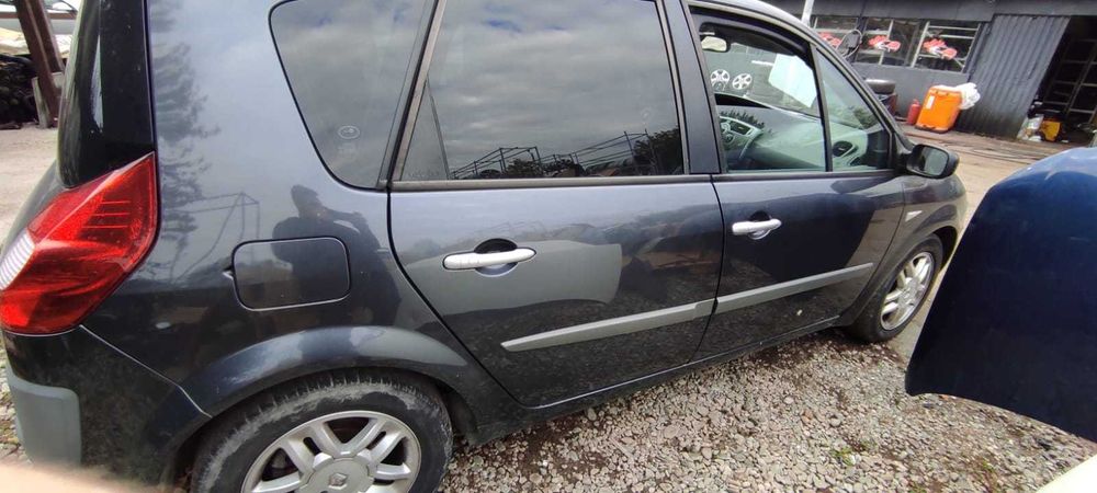 Dezmembrez Renault Scenic 2 1.9DCi an 2009