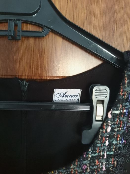 Rochie deosebită pentru ocazii business/casual, de culoare neagră.
Se