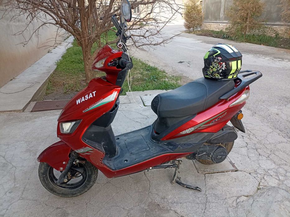 Skuter sotiladi 150cc shot sprafkasi bor 49cc yozilgan