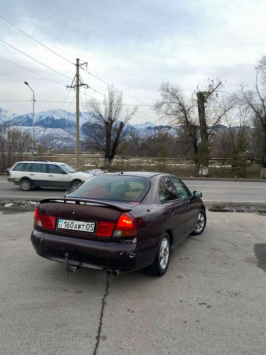 Продам машину Митсубиси Харизма