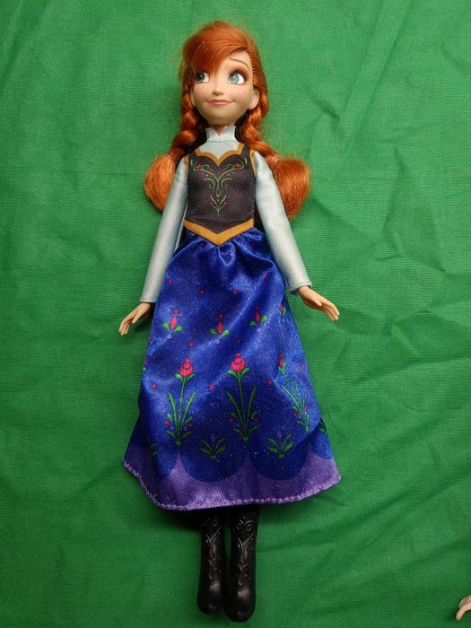 Кукли Барби,Кен и от филмче "Замръзналото Кралство " Елза и Анна