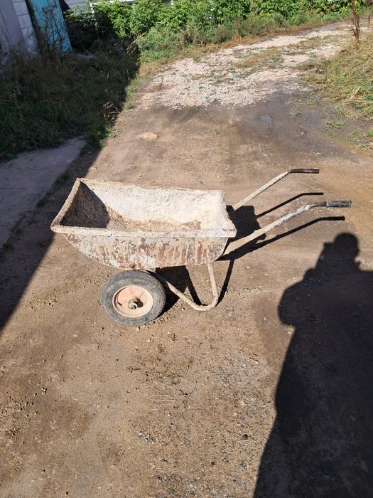 Продам недорого садовую тачку