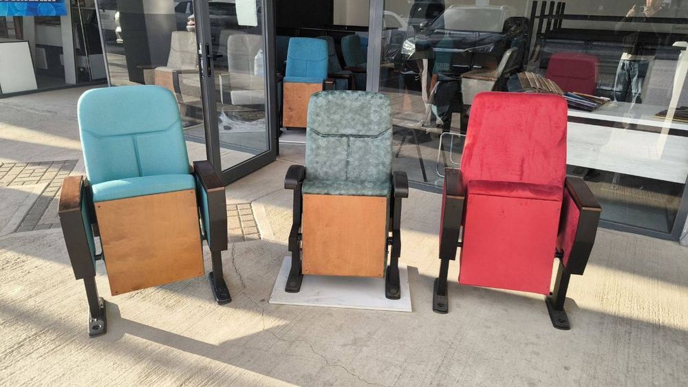 Konferensiya, teatr va akt zallari uchun kreslolar sotiladi