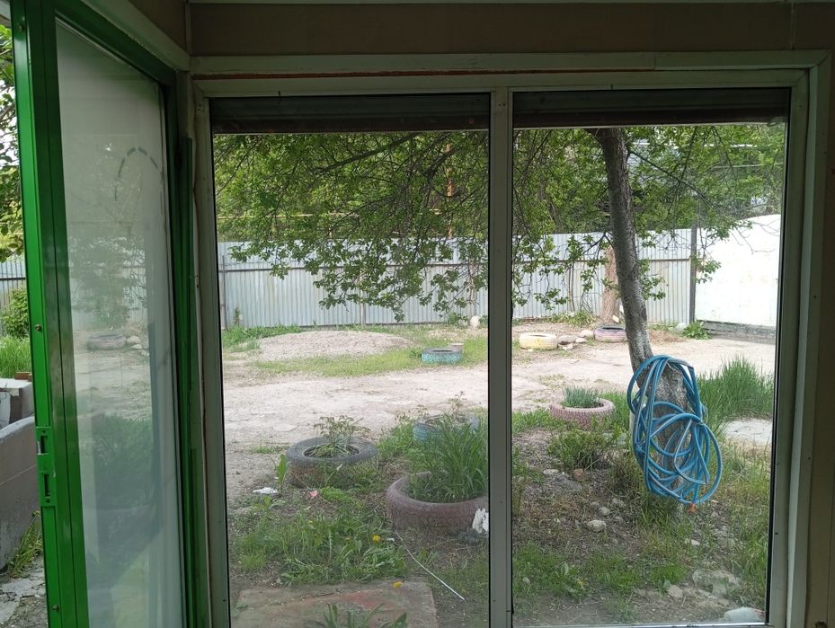 Киоск большой( 8х4 ) и меньше( 3х5)