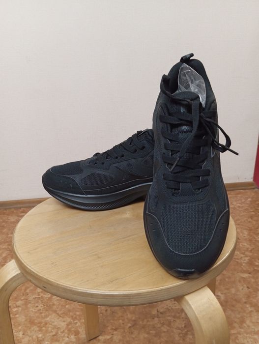 Продам новые кроссовки Xtep