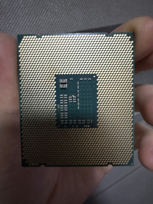 Продам процессор Intel Core Xeon