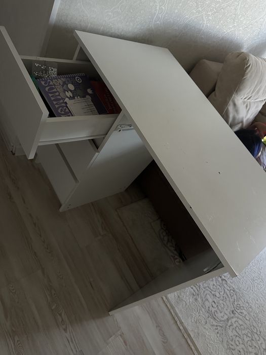 Стол письменный школьный