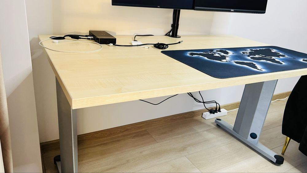 Birou bej stejar 140x80 cm – modern și spațios pentru birou.