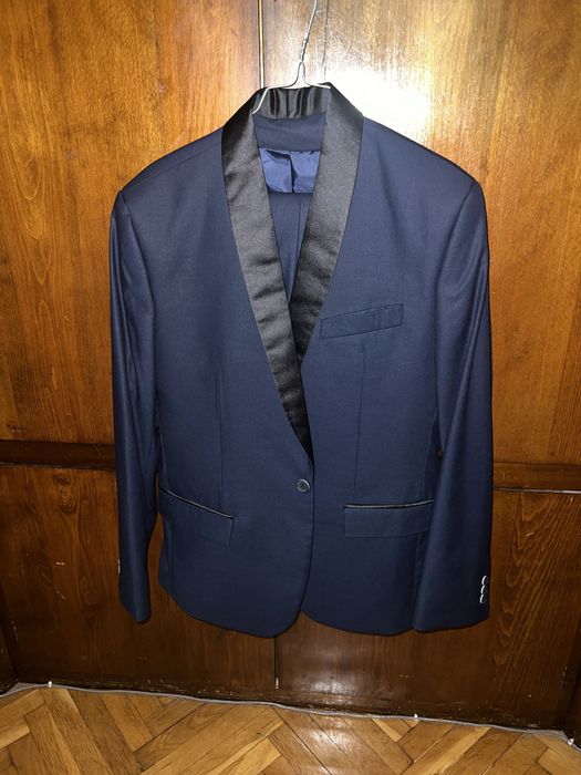 Официален мъжки костюм