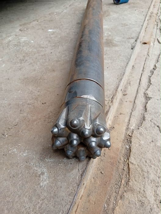 Пневматичен сондажен чук с корона