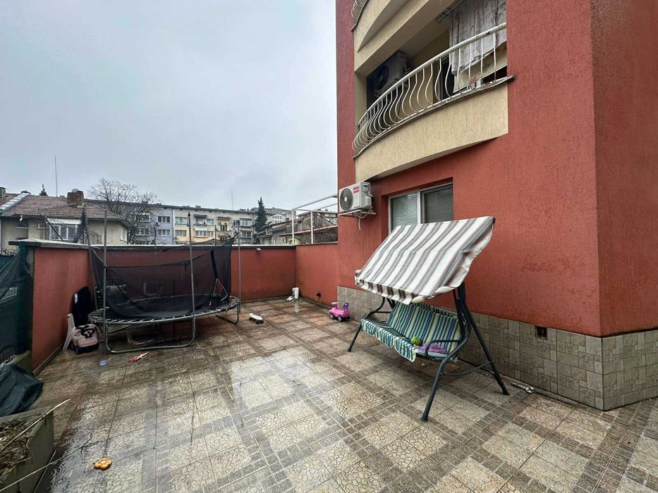 Апрартамент с три спални, 2 санитарни възела  и гараж