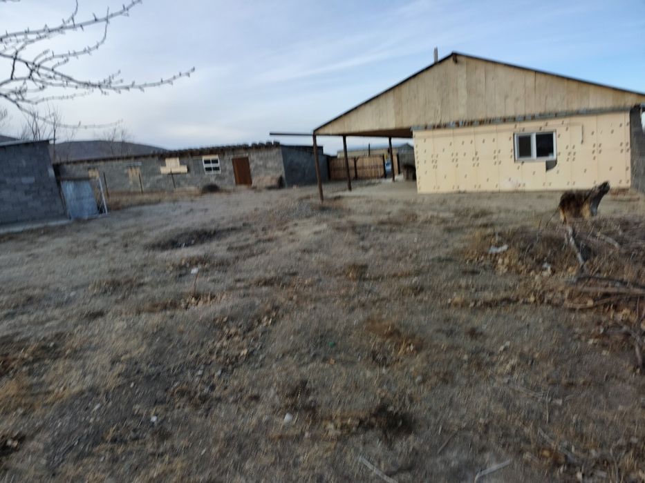 Подхозда жер үй , мал ұстағанға арналған