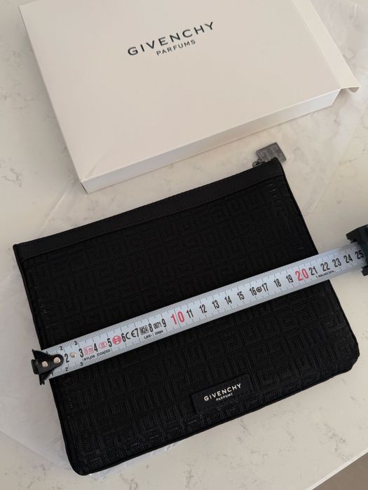 Givenchy Parfums дамски кльч