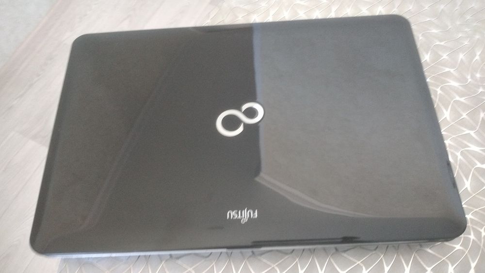 Продам ноутбук Fujitsu,замена батареи