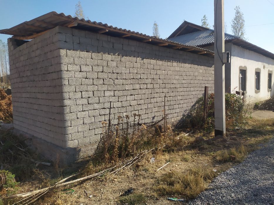 Продам участок под строительство .