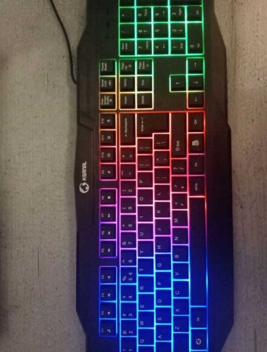 Vând Ksanal gaming tastatură