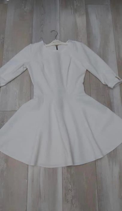 Бяла кокетна рокля S