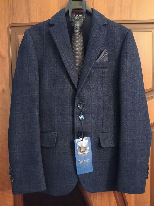 Продается костюм тройка на мальчика