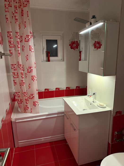 Inchiriez apartament 3 camere