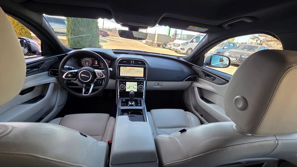 Jaguar XE Jaguar Xe 2020 2.0 Benzina 300 cp 4x4