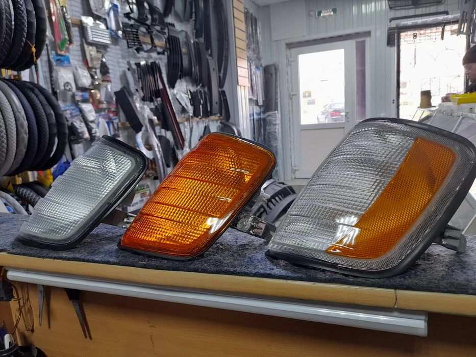 Продам поворотники мерседес 124, 140, 190, 202