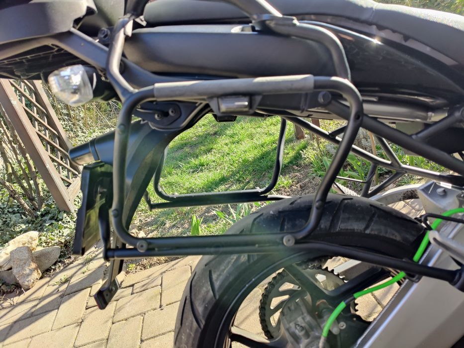 Genți laterale Givi v35+suport lateral Givi monokey