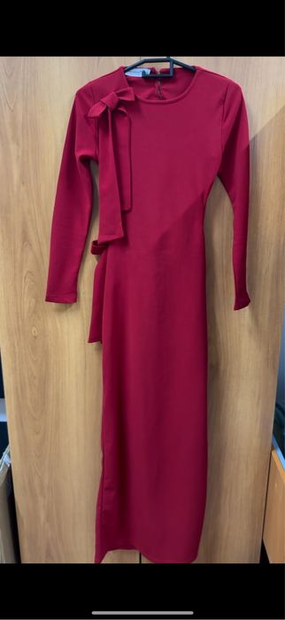 Продам красное платья