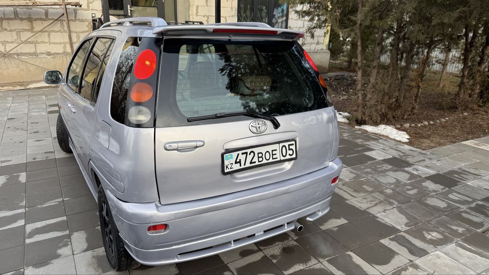 Toyota Raum  1998г