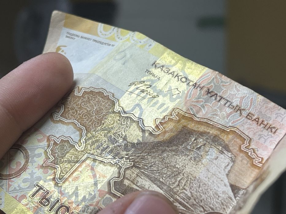 Продам 1000 тенге 2008 года