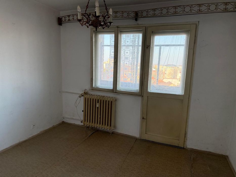 Proprietar -Apartament 3 camere decomandat  Zona Vlaicu , central
