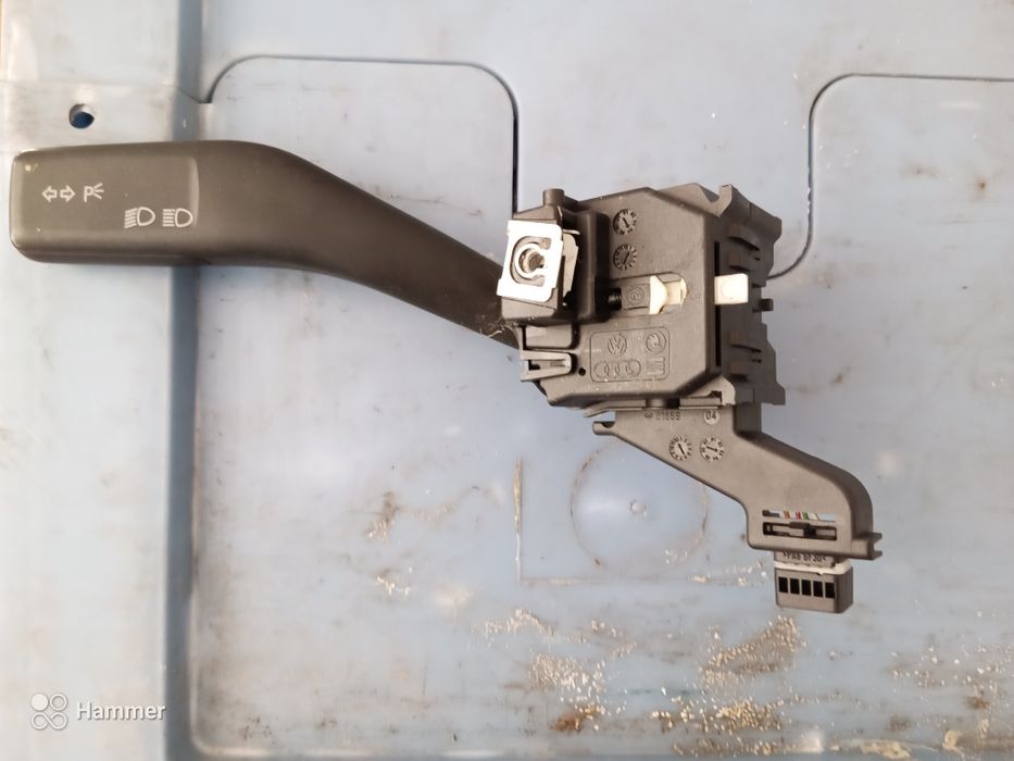 Продавам лост за мигачи за audi a3 8p