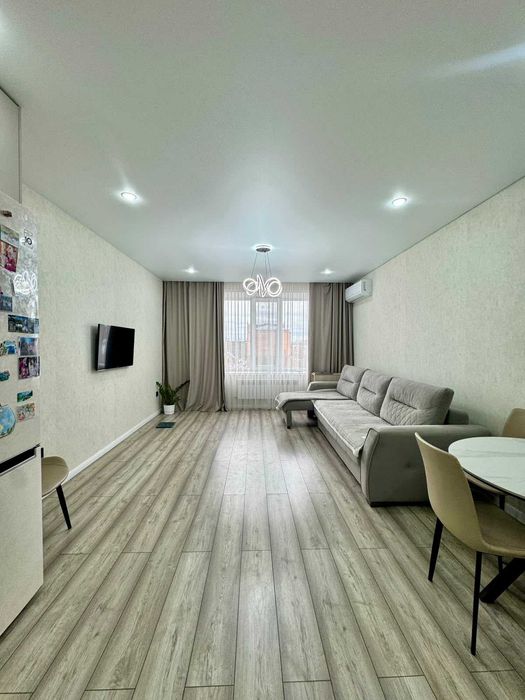 Продам евро 3-х ком., в Центре, район 8 школа