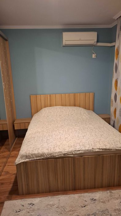 Сполен комплект лежло с гардероб скрин и 2 нощни шкафчета