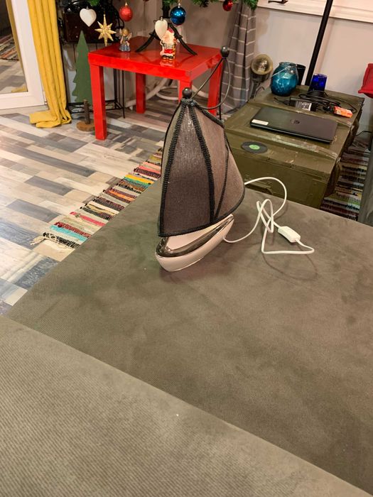 Осветително тяло с 4 насочващи светлината аплици и нощна лампа