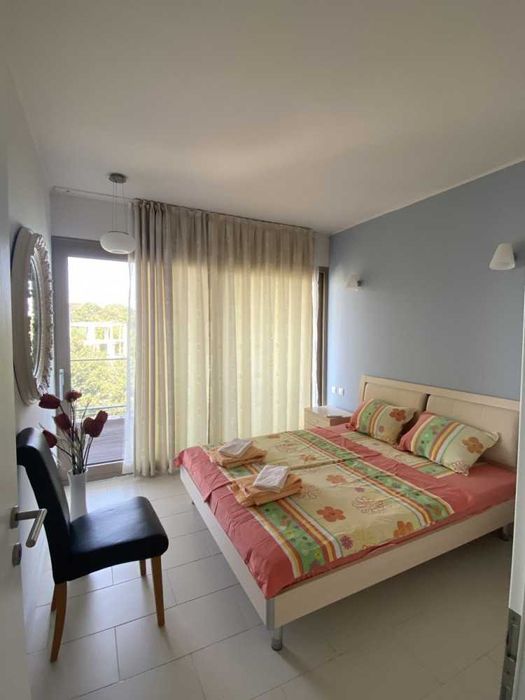 Четиристаен апартамент на първа линия в комплекс Йоо България