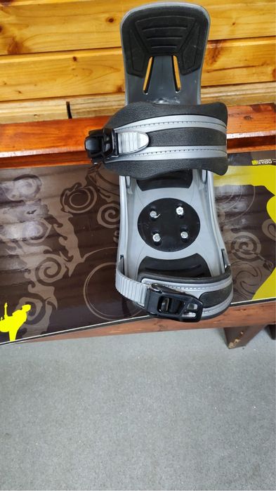 Se vinde placa snowboard 156