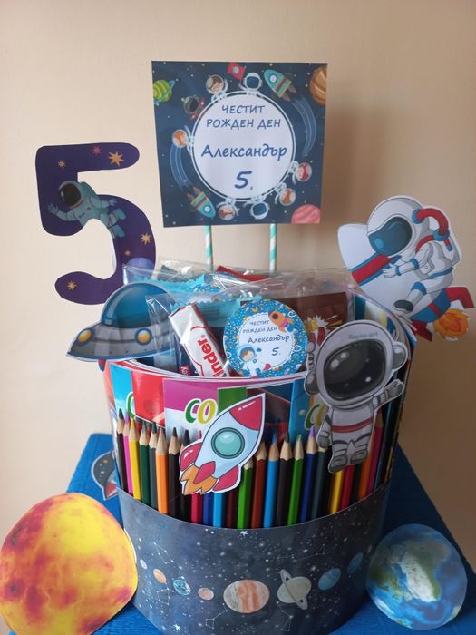 Торта от книжки и моливи