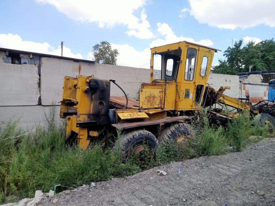 Продам автогрейдер Дз 143 грейдер