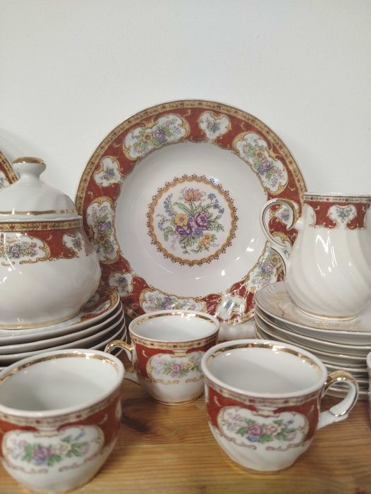 Кралски сервиз за хранене НОВ