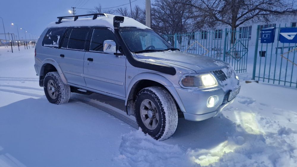 Машина Misubishi nativa