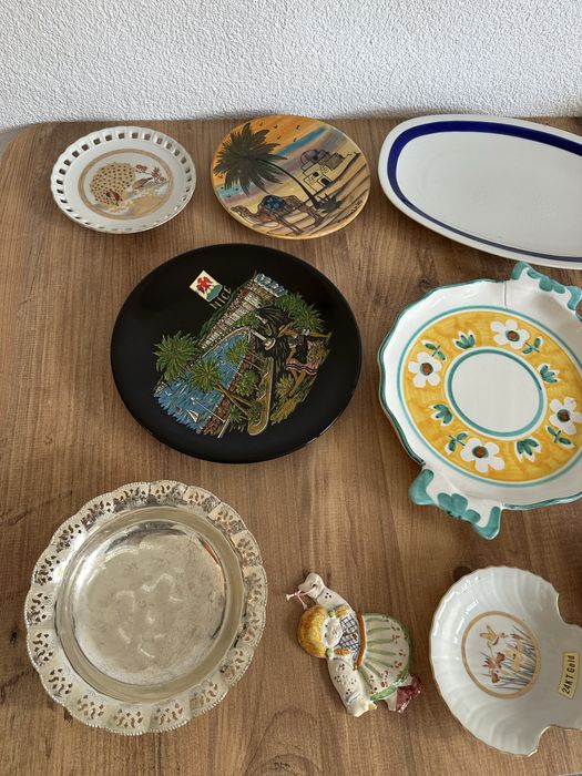 Farfurii si obiecte decorative din ceramica si metal