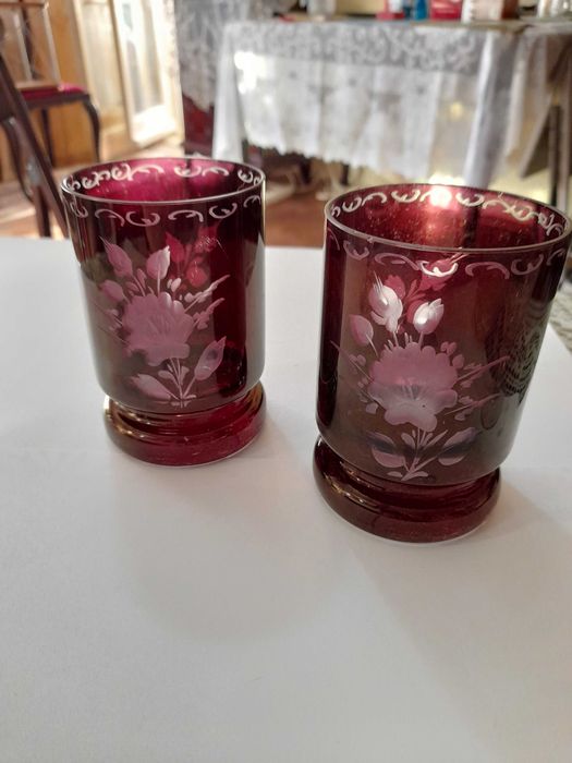 Pahare mov/grena tip Baccarat cristal vechi interbelic si albe aperitiv boluri sticla veche dulceata